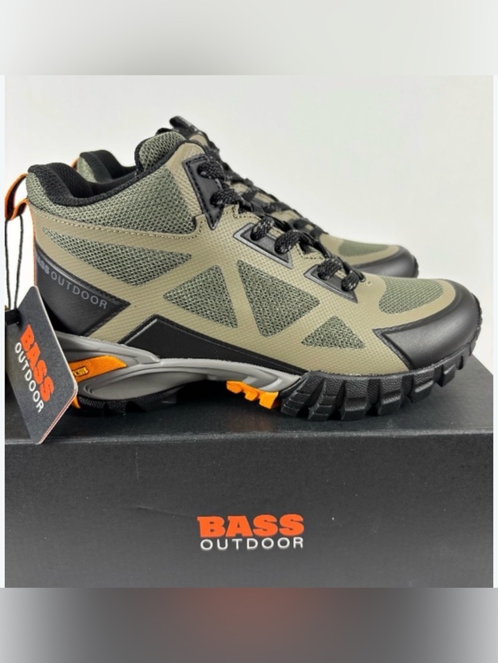 Women’s hiking boots . NWT size 6.5